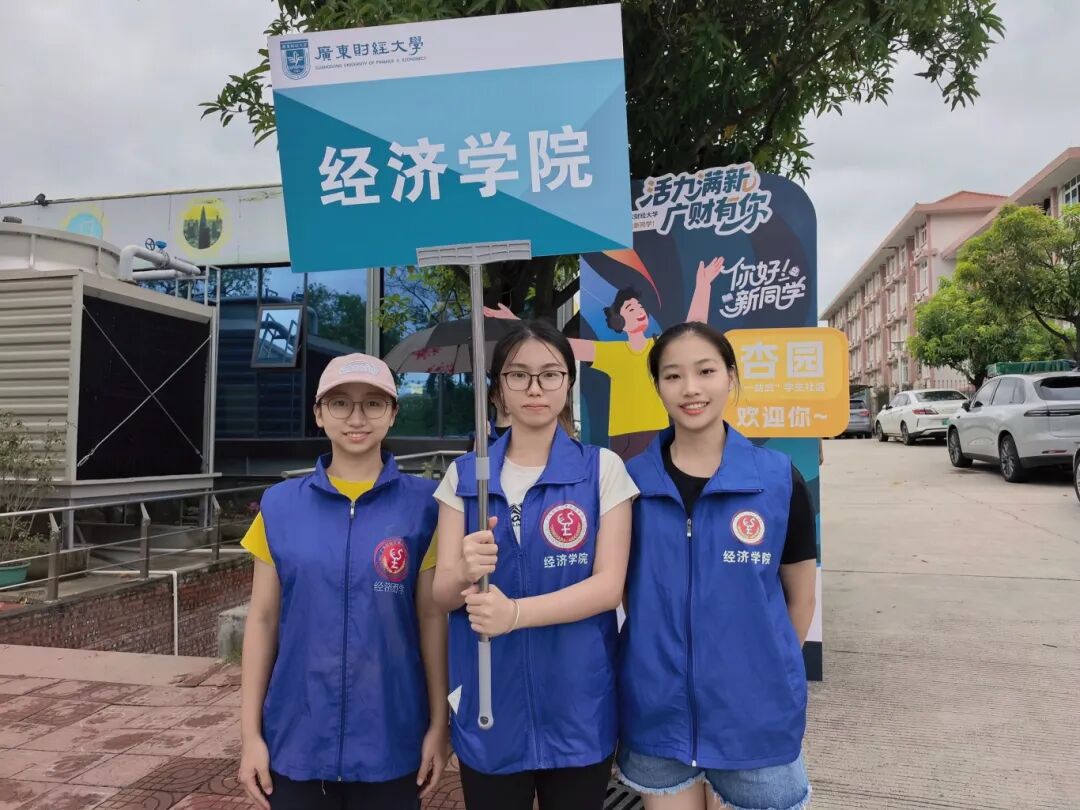 志愿者4（摄记：陈晓珊）.jpg